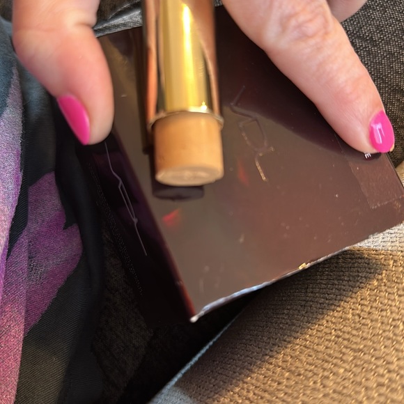 Wander Beauty Flash Focus Hydrating Foundation  Stick Golden Medium - Picture 5 of 5